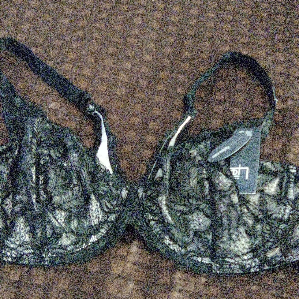 Brand new ladies bra wth tags attached
